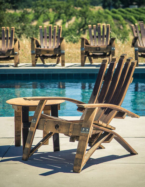 Silla individual hecha con barril de roble