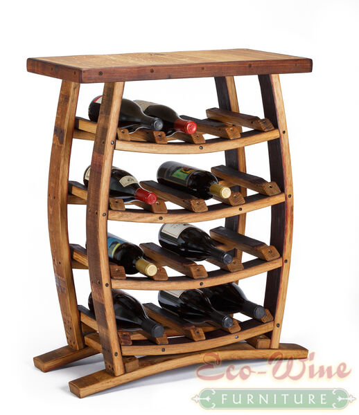 Rack de vinos hecho con medio barril de roble