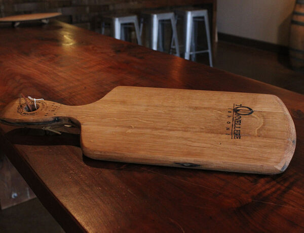 Tabla de cortar artesanal de duela de barril