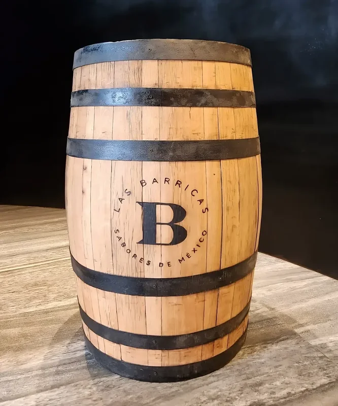 Barril de roble raspado decoracion con grabado laser